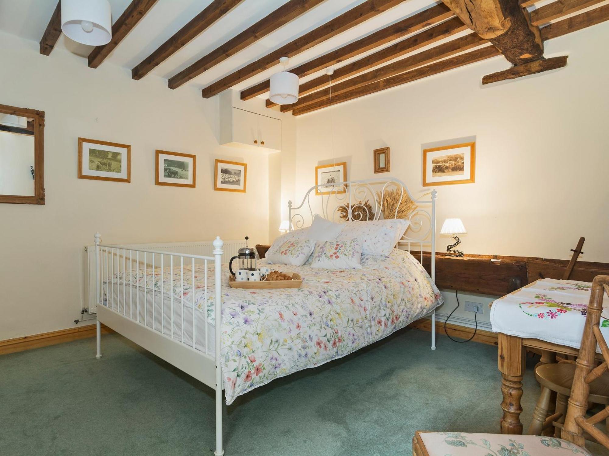 Flowers Barn Daglingworth Экстерьер фото